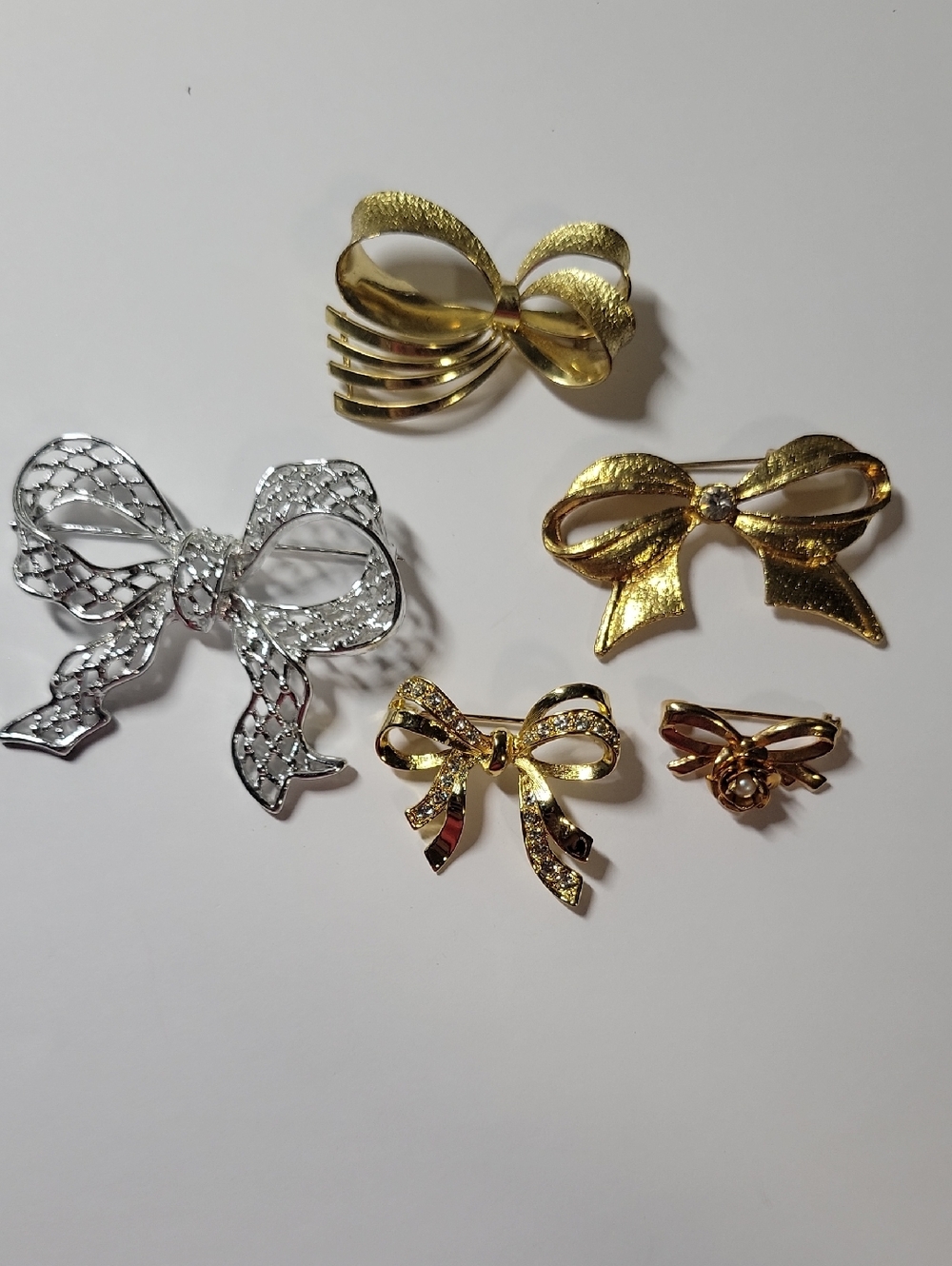 Gold and Silver Tone Bow Brooches Set - Elegant Ribbon Pins